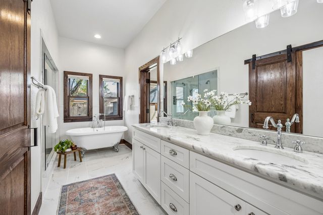 336 S Edgefield Avenue, Dallas, TX 75208