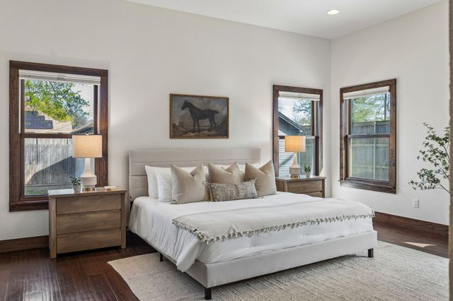 336 S Edgefield Avenue, Dallas, TX 75208