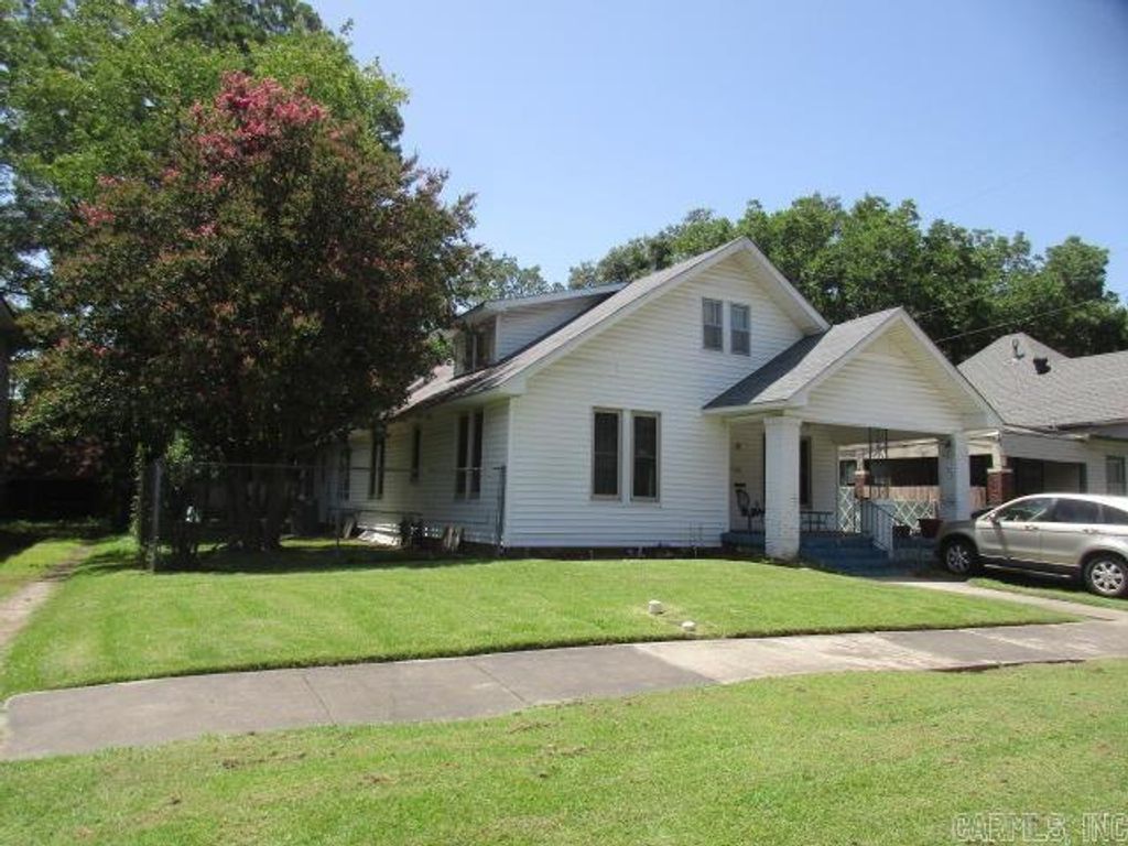 1608 S Oak Street, Pine Bluff, AR 71601