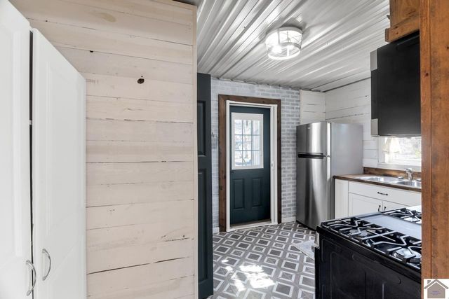 616 S 8th St, Mayfield, KY 42066