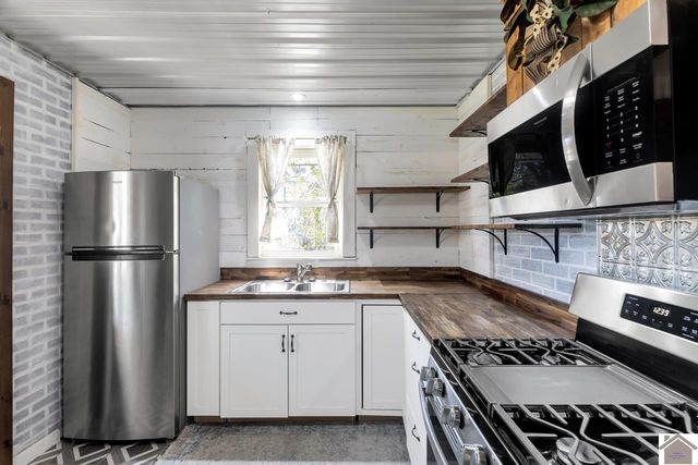 616 S 8th St, Mayfield, KY 42066