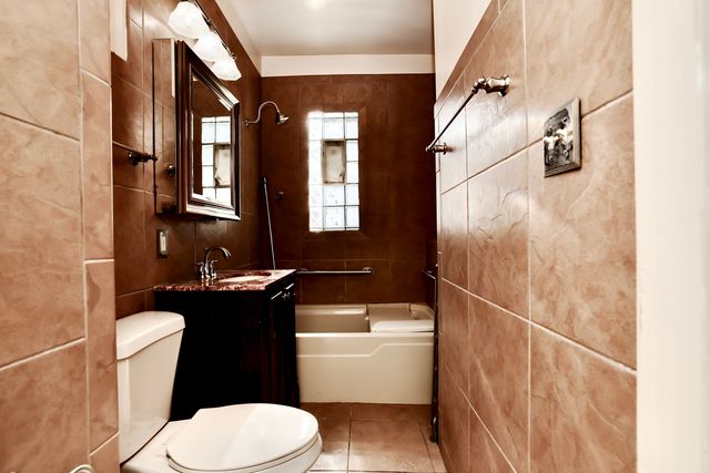 8733 S Buffalo Avenue, Chicago, IL 60617