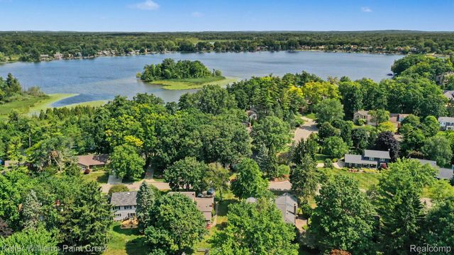 2711 Armstrong Drive, Orion Charter Township, MI 48360