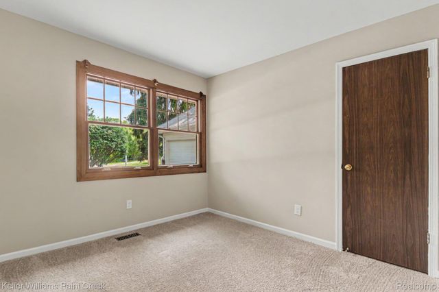 2711 Armstrong Drive, Orion Charter Township, MI 48360