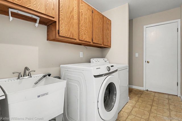 2711 Armstrong Drive, Orion Charter Township, MI 48360