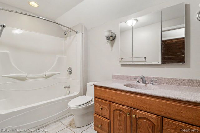 2711 Armstrong Drive, Orion Charter Township, MI 48360