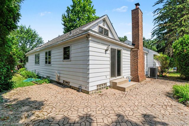2711 Armstrong Drive, Orion Charter Township, MI 48360
