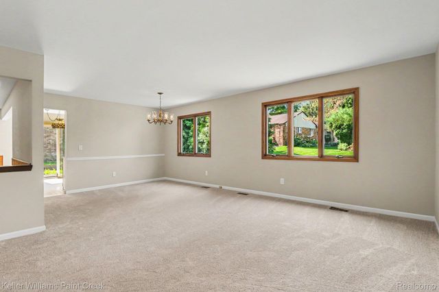 2711 Armstrong Drive, Orion Charter Township, MI 48360