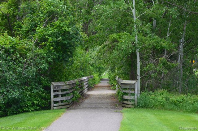 2711 Armstrong Drive, Orion Charter Township, MI 48360