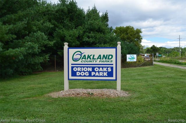 2711 Armstrong Drive, Orion Charter Township, MI 48360