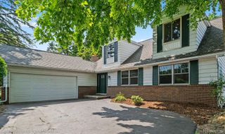 2711 Armstrong Drive, Orion Charter Township, MI 48360