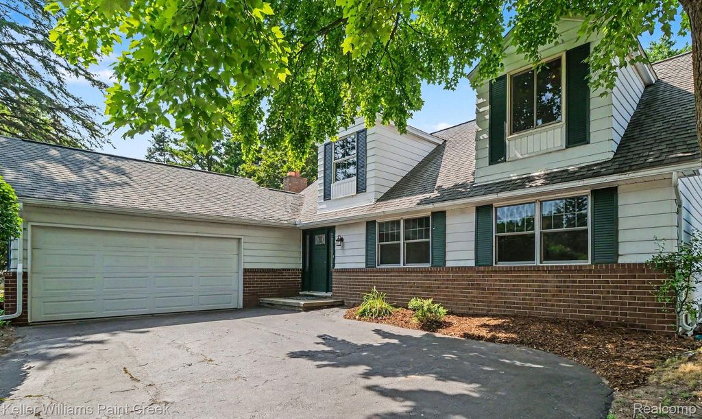 2711 Armstrong Drive, Orion Charter Township, MI 48360