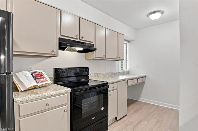 1510 Benjamin Parkway E, Greensboro, NC 27408
