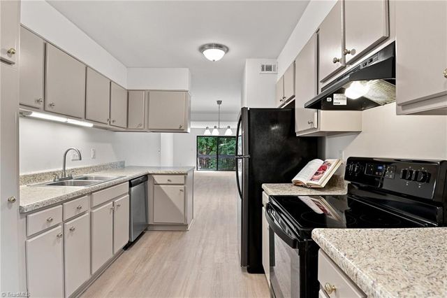 1510 Benjamin Parkway E, Greensboro, NC 27408