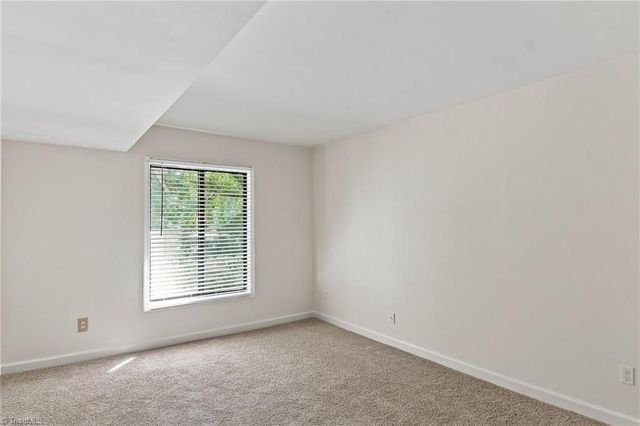 1510 Benjamin Parkway E, Greensboro, NC 27408