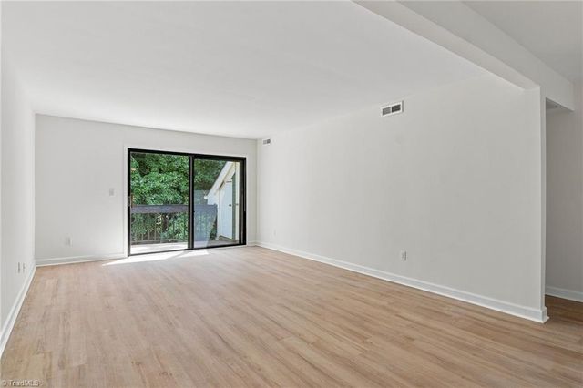 1510 Benjamin Parkway E, Greensboro, NC 27408