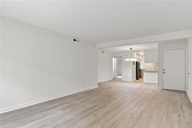 1510 Benjamin Parkway E, Greensboro, NC 27408
