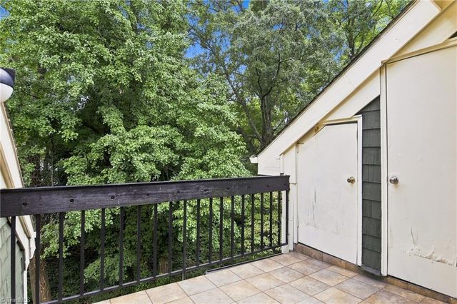 1510 Benjamin Parkway E, Greensboro, NC 27408