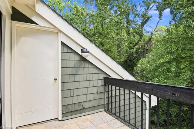 1510 Benjamin Parkway E, Greensboro, NC 27408