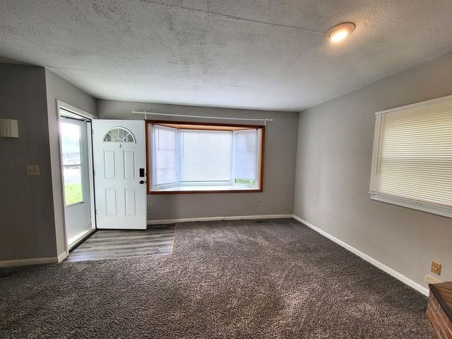 25 Thrush Road, Carpentersville, IL 60110