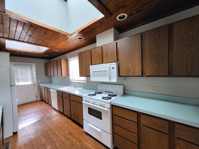 25 Thrush Road, Carpentersville, IL 60110