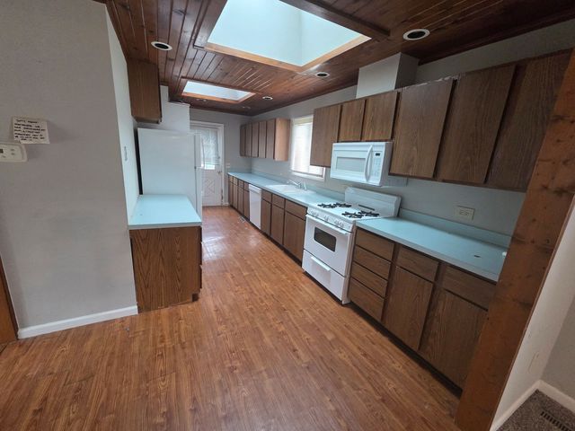 25 Thrush Road, Carpentersville, IL 60110