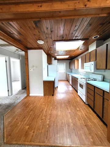 25 Thrush Road, Carpentersville, IL 60110