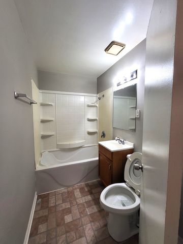25 Thrush Road, Carpentersville, IL 60110