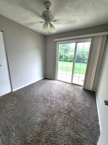 25 Thrush Road, Carpentersville, IL 60110