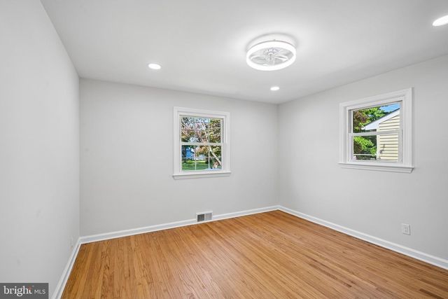 323 CRAWFORD AVE, Maple Shade, NJ 08052
