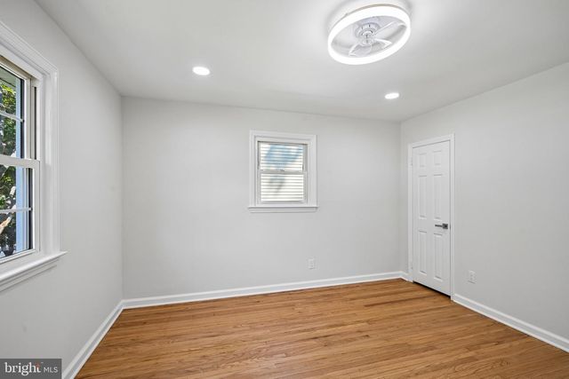 323 CRAWFORD AVE, Maple Shade, NJ 08052
