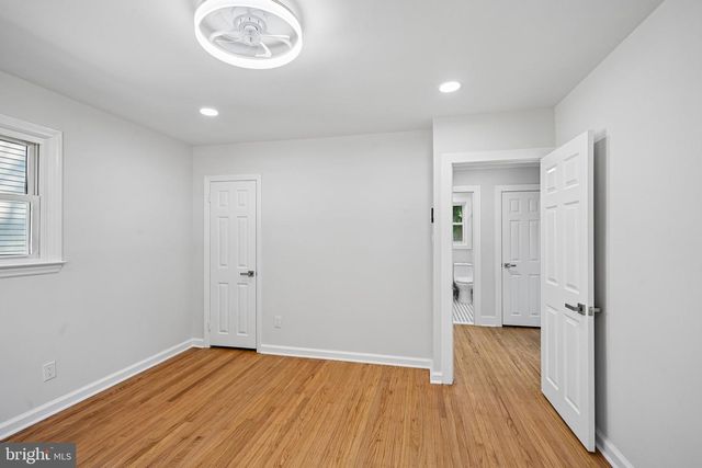 323 CRAWFORD AVE, Maple Shade, NJ 08052