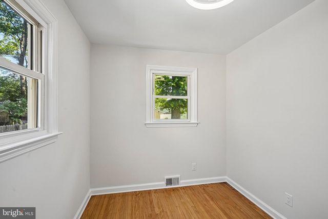 323 CRAWFORD AVE, Maple Shade, NJ 08052