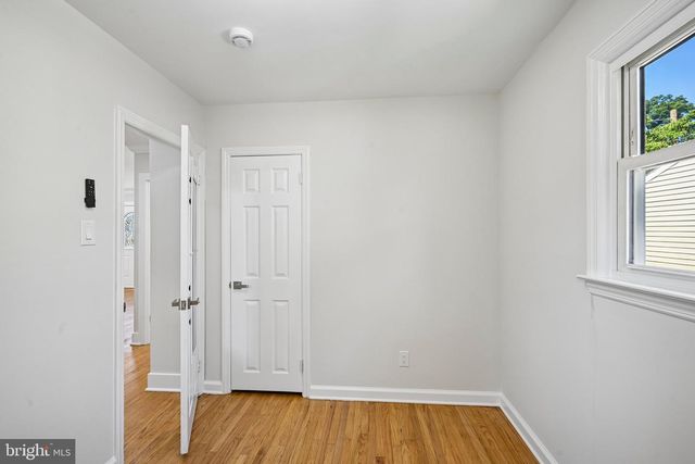 323 CRAWFORD AVE, Maple Shade, NJ 08052