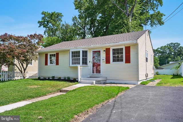 323 CRAWFORD AVE, Maple Shade, NJ 08052