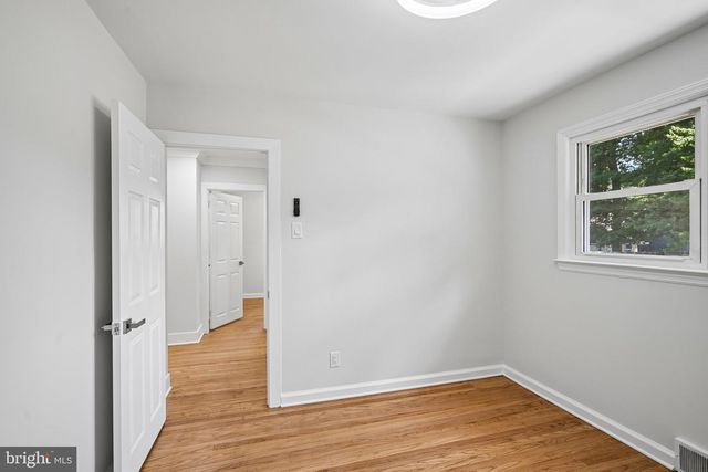323 CRAWFORD AVE, Maple Shade, NJ 08052
