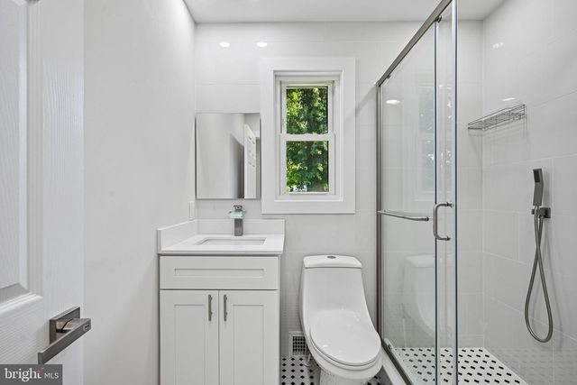 323 CRAWFORD AVE, Maple Shade, NJ 08052