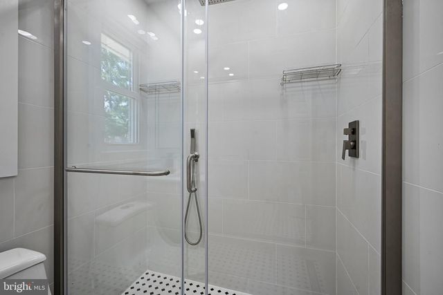 323 CRAWFORD AVE, Maple Shade, NJ 08052