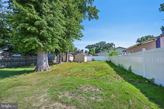 323 CRAWFORD AVE, Maple Shade, NJ 08052