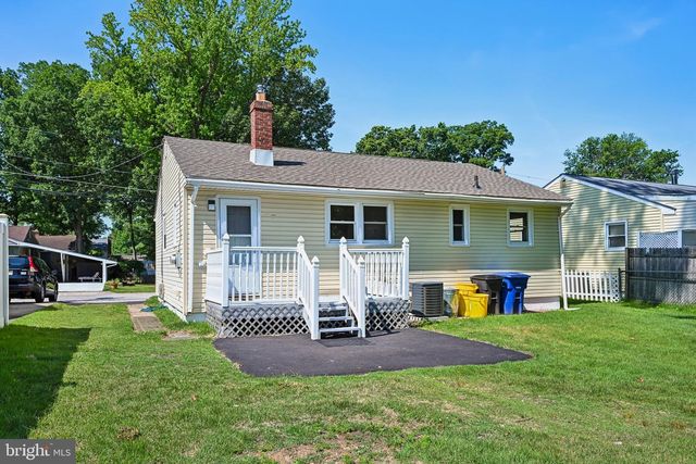 323 CRAWFORD AVE, Maple Shade, NJ 08052