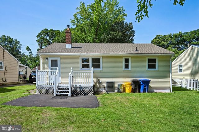 323 CRAWFORD AVE, Maple Shade, NJ 08052