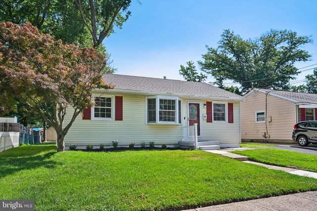 323 CRAWFORD AVE, Maple Shade, NJ 08052