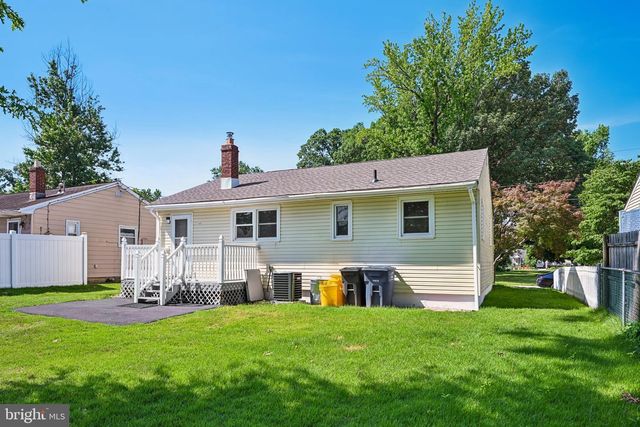 323 CRAWFORD AVE, Maple Shade, NJ 08052