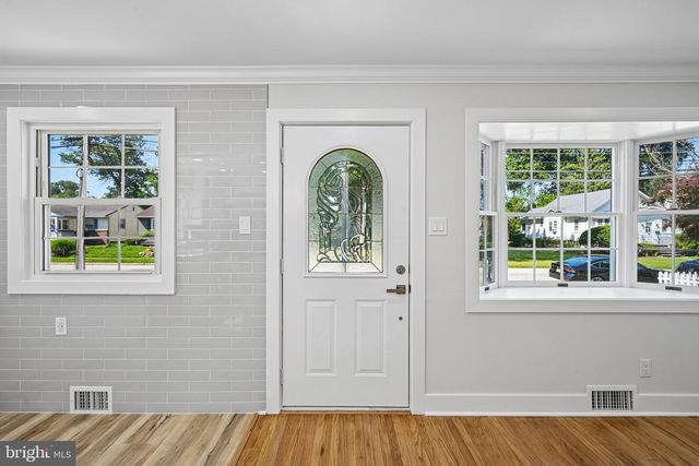 323 CRAWFORD AVE, Maple Shade, NJ 08052