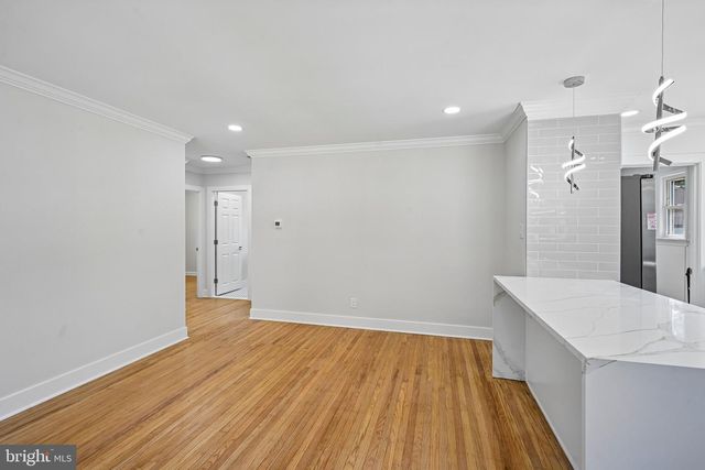 323 CRAWFORD AVE, Maple Shade, NJ 08052