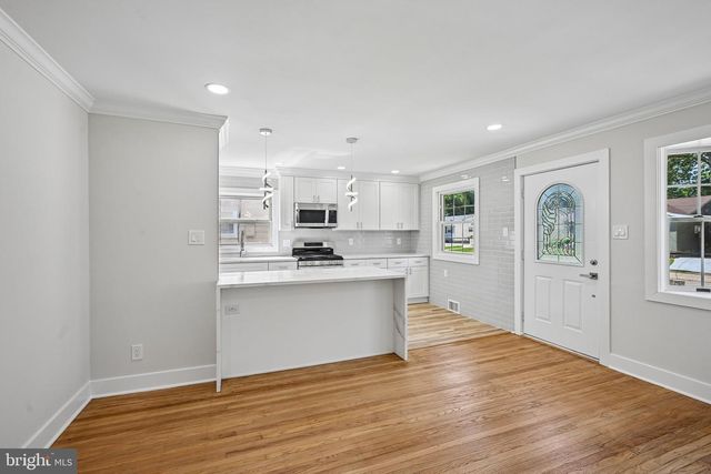 323 CRAWFORD AVE, Maple Shade, NJ 08052