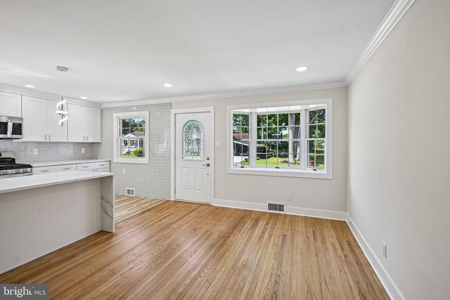 323 CRAWFORD AVE, Maple Shade, NJ 08052