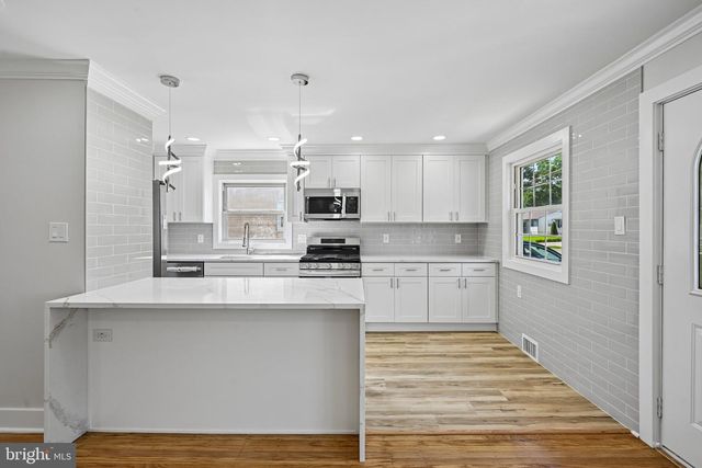 323 CRAWFORD AVE, Maple Shade, NJ 08052