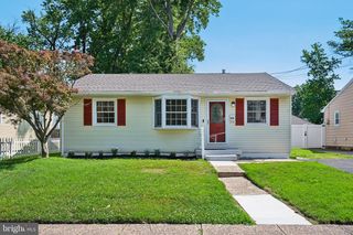 323 CRAWFORD AVE, Maple Shade, NJ 08052