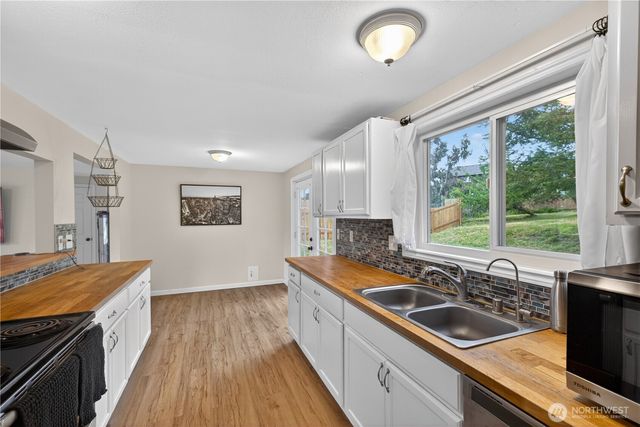 1056 View Ridge Drive, Oak Harbor, WA 98277